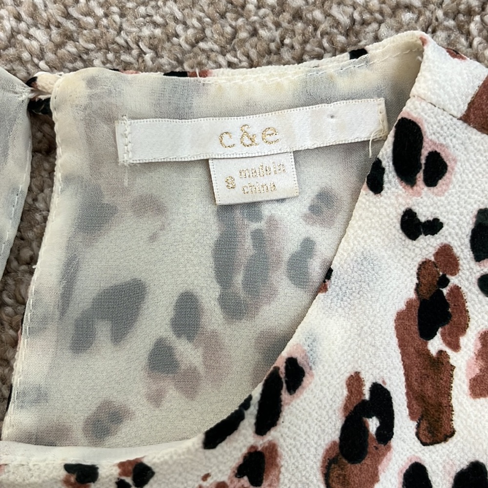 Patterned Blouse - Picture 2 of 5